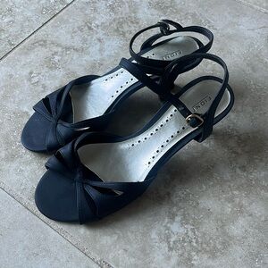 FIONI Elegant Black Strappy Sandals size 5